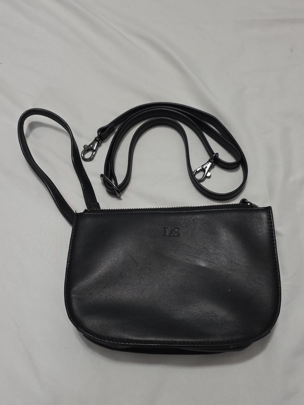 Lo & Sons Black Leather Convertable Crossbody Bag